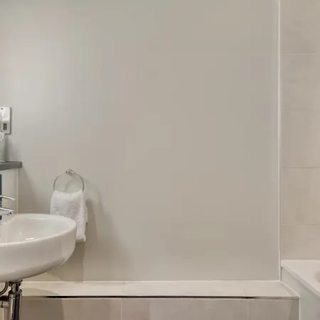 Doubletree By Hilton London Angel Kings Cross-2