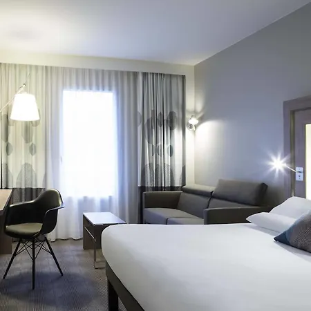 Novotel Chateau De Versailles-3