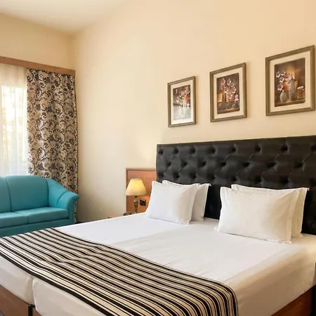 Lotus Family Hotel - Free Parking-3
