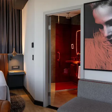 Radisson Red Hotel Johannesburg Rosebank-2
