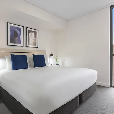 Oaks Brisbane Festival Suites-2