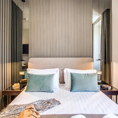 Hotel 77 Seventy-Seven - Maison D'Art Collection-3