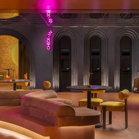 Moxy London Piccadilly Circus-2