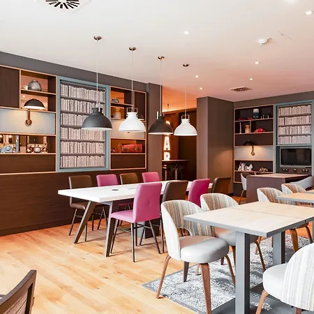 Premier Inn Karlsruhe City Am Wasserturm-2