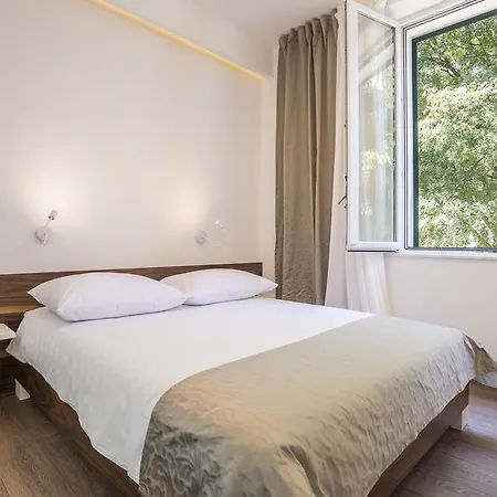 Luxury Accommodation Marino-3