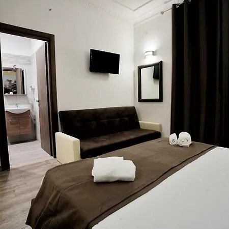 Noemi'S Rooms Guest House-3