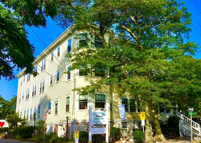 Hotels Close to Airport Gifford House