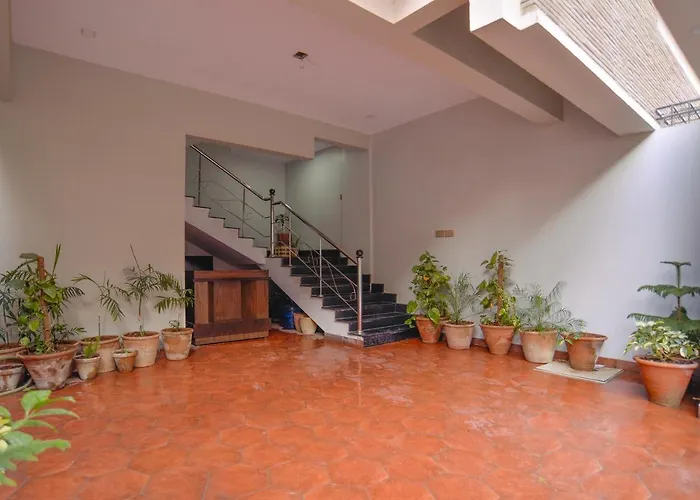 Guest house: Hillside Homes