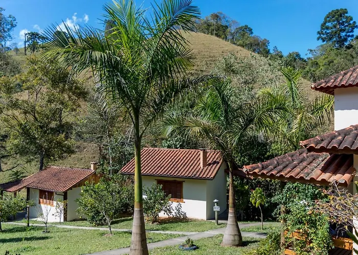 Pousada com piscina: Chalés do Pardal