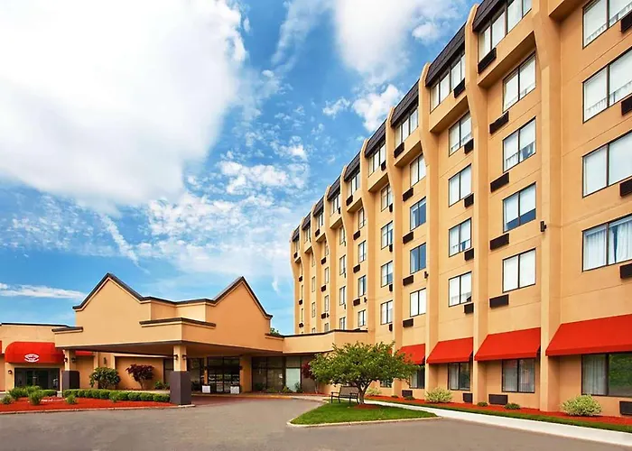 Hotels with pool Baymont By Wyndham Meriden