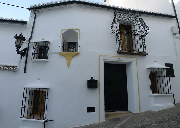  Salvatierra Guest House