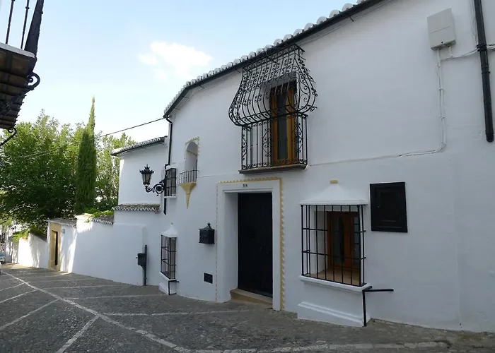  Salvatierra Guest House