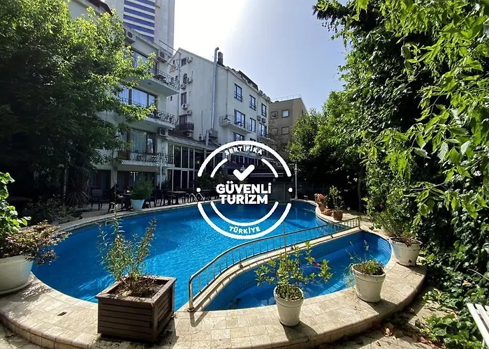 Ping Pong hotel: Villa Blanche Hotel Spa & Garden Pool