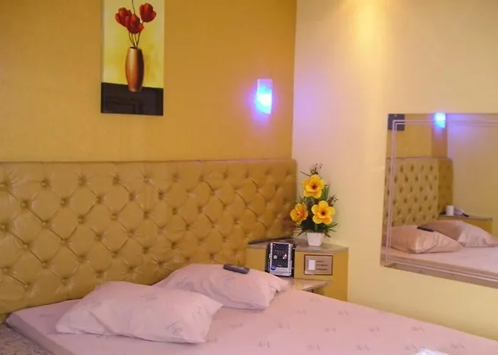 Hotel: Motel Red Love
