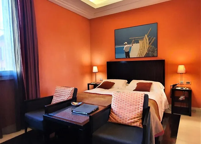 Hotel sulla spiaggia: Hotel Novecento