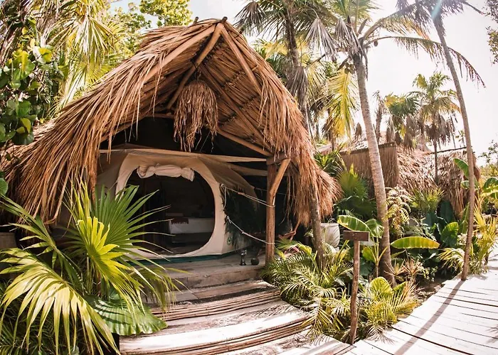Uman Glamping & Cenote