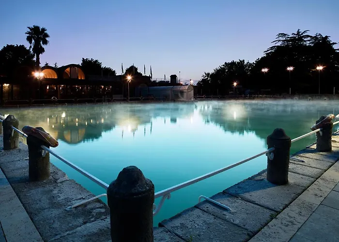Hotel Con Piscina Niccolo' V - Terme Dei Papi