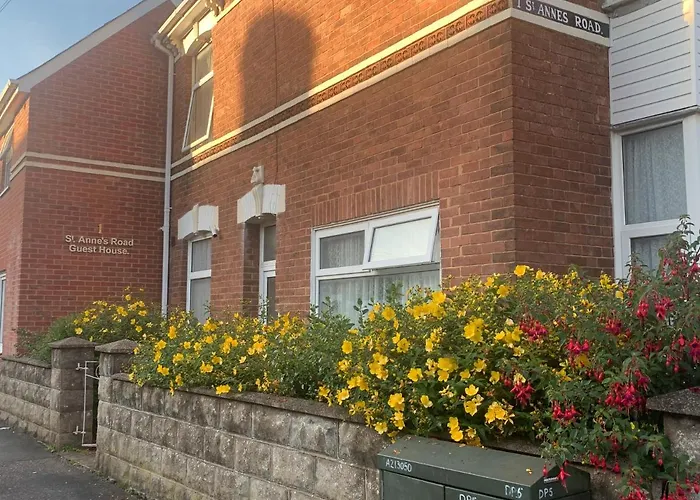 Guest house: St Anne'S Road Guest House