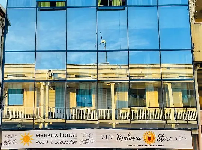 Mahana Lodge & Backpacker