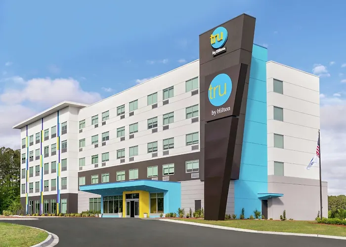 Hotels with pool Tru By Hilton Florence I-95