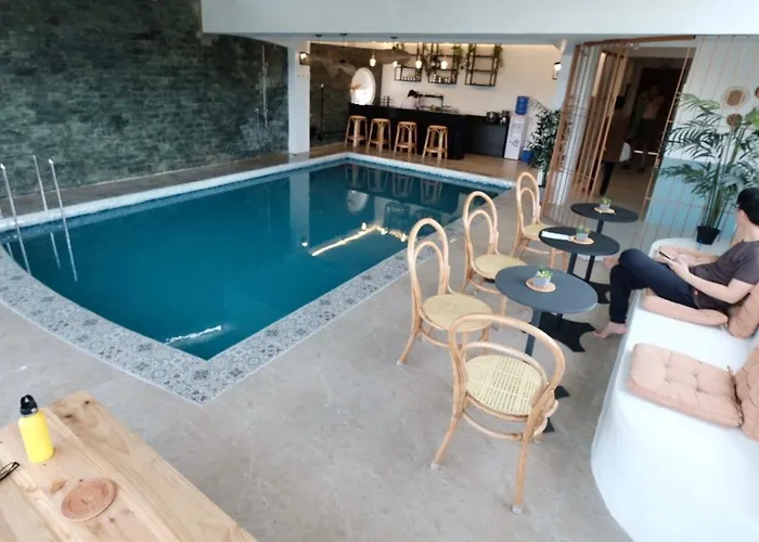 Cheap hotel: Beds & Friends Hostel Mactan With Pool And Bar