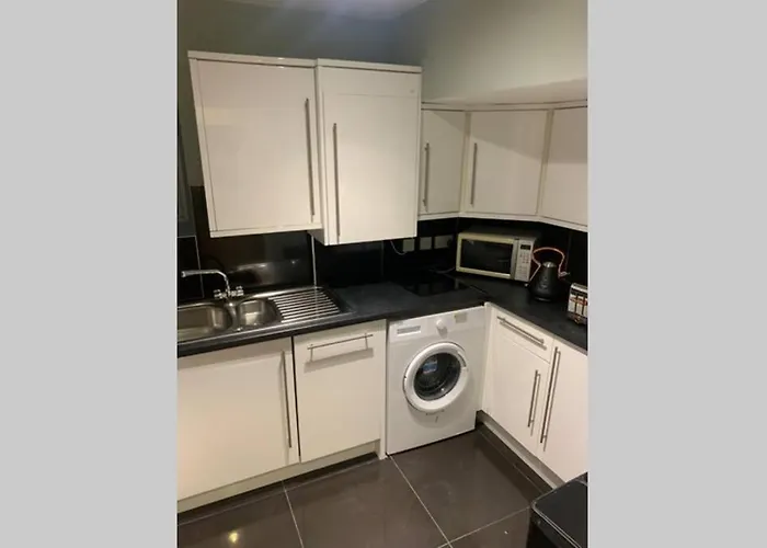 Hotel near College: Kensington Apartments