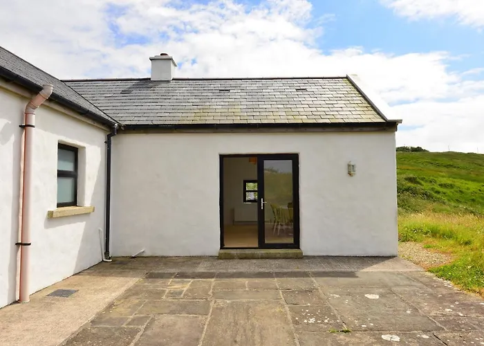 Pet Friendly hotel: Russells Cottage