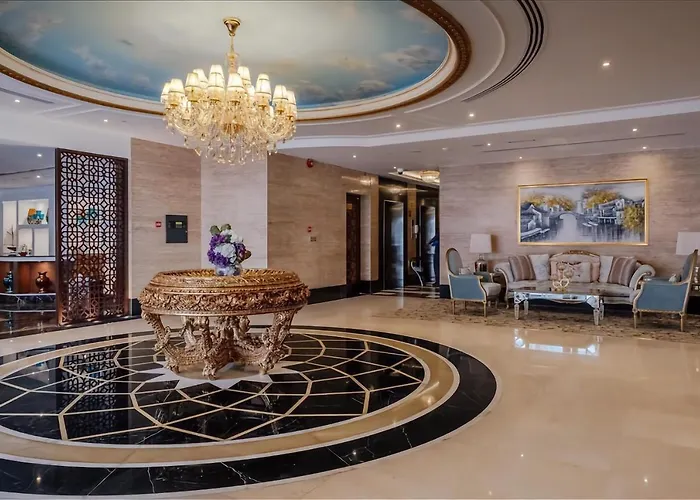 Hotel with pool: Crystal Plaza Al Majaz Hotel