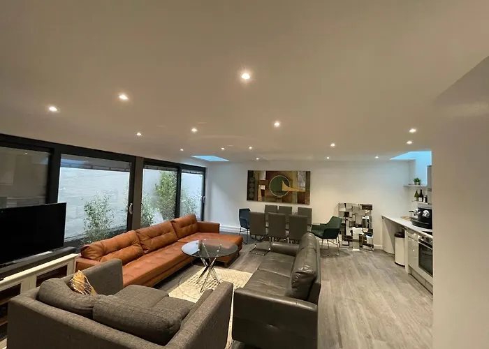 Pet Friendly hotel: 4 Islington Park Street