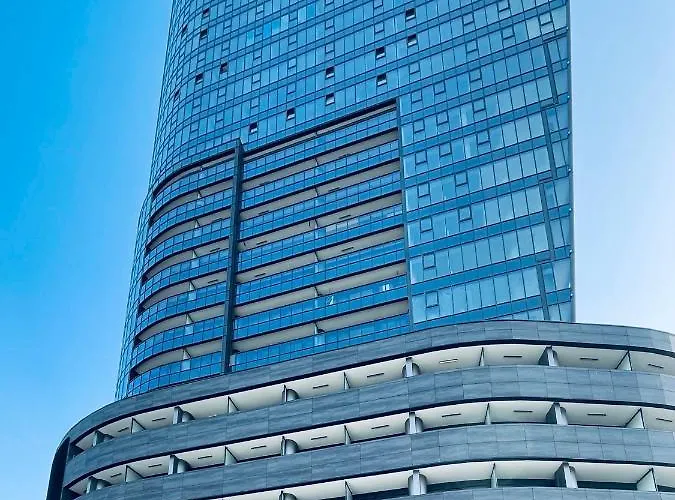 Hotel nahe College: Hanza Tower Apartamenty