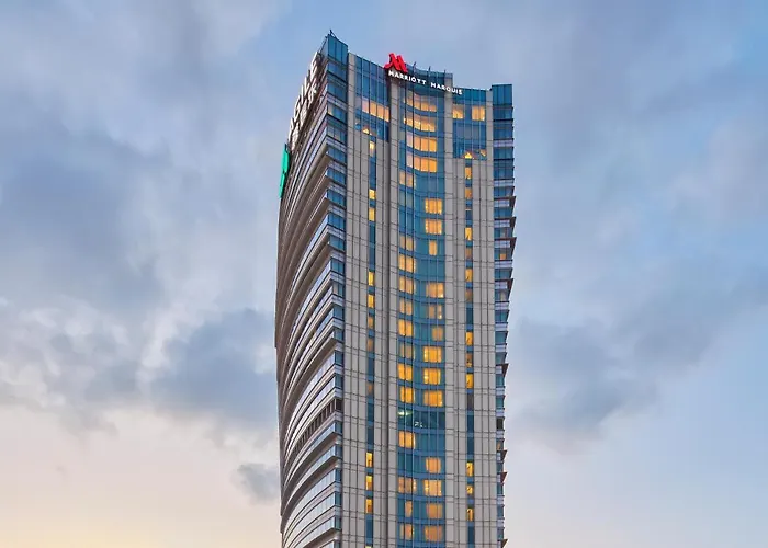 Hotel with pool: Shanghai Marriott Marquis City Centre