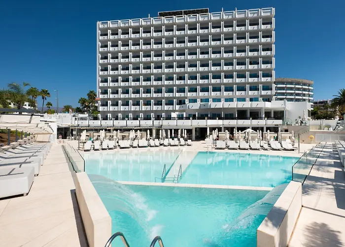 Resort: Hotel Caserio