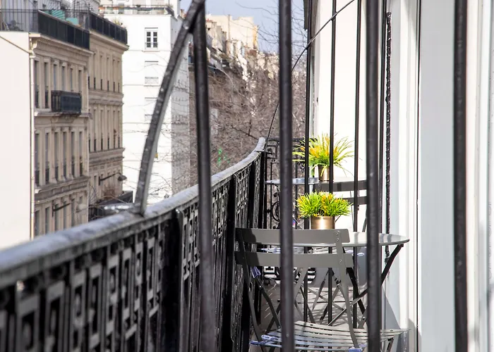 In Luxury hotels Phileas Lazare & Spa - Opera