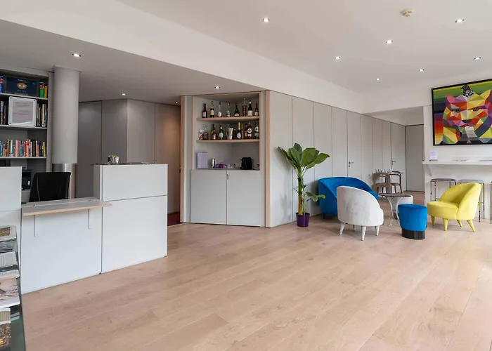 Resort: Makom Pereire