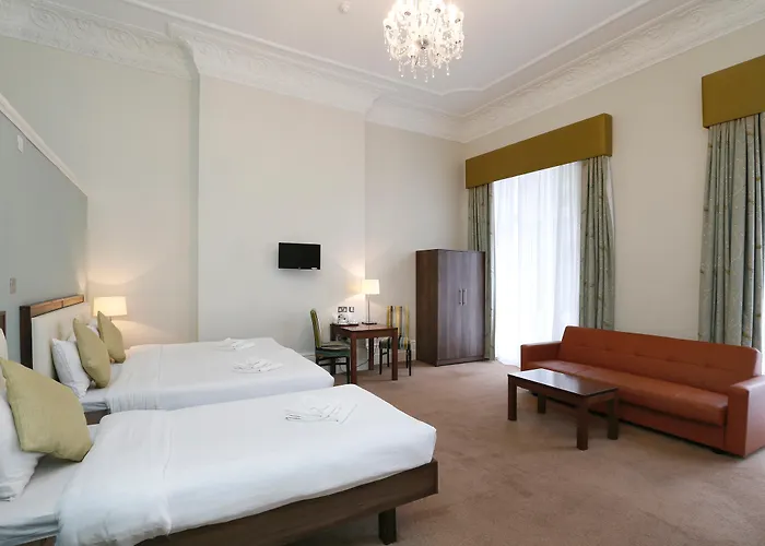 Luxury hotel only: Hyde Park Boutique Hotel