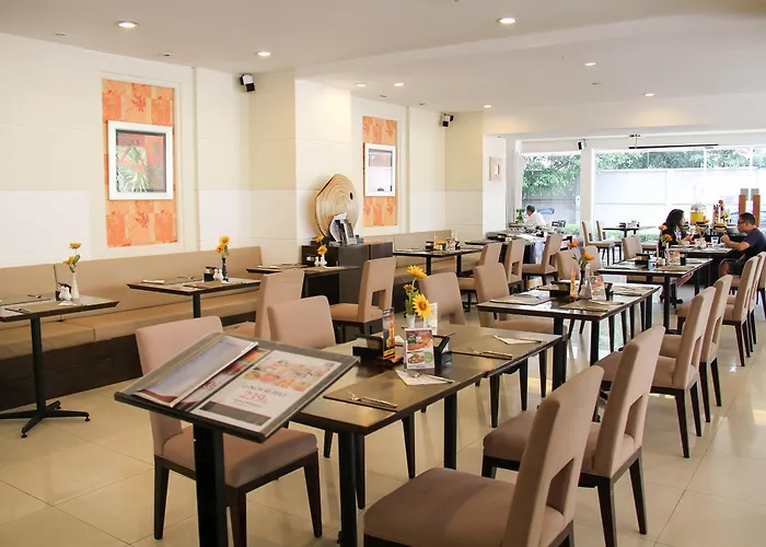 Furamaxclusive Sathorn,
