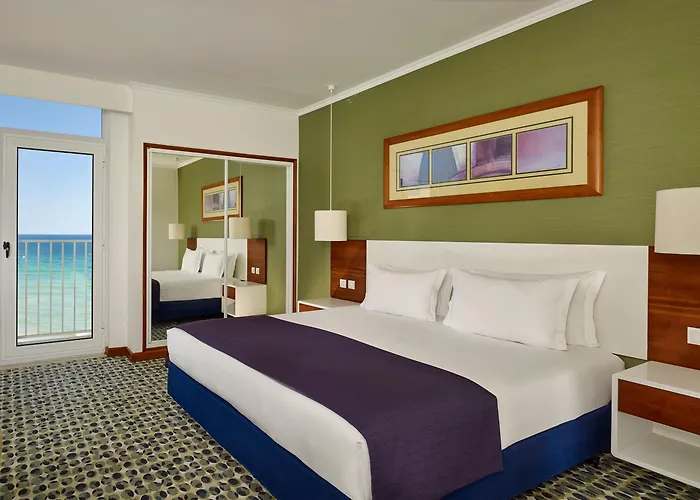 Hotel met uitzicht: Holiday Inn Algarve - Armacao De Pera, An Ihg Hotel