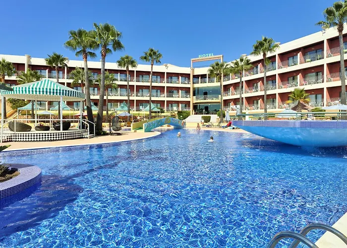 Hotel mit Pool: Hotel Baia Grande