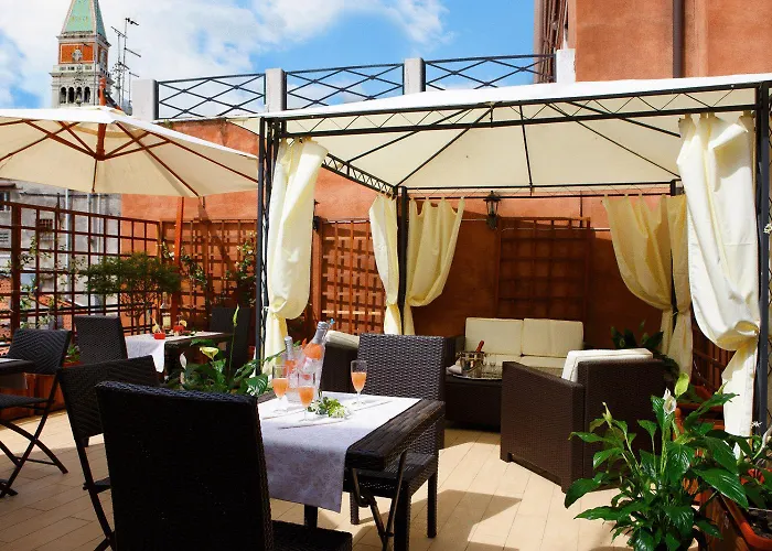 Hotel con piscina: Hotel Castello