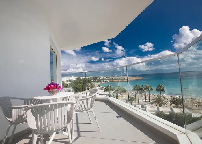 Vassos Nissi Plage Hotel & Spa