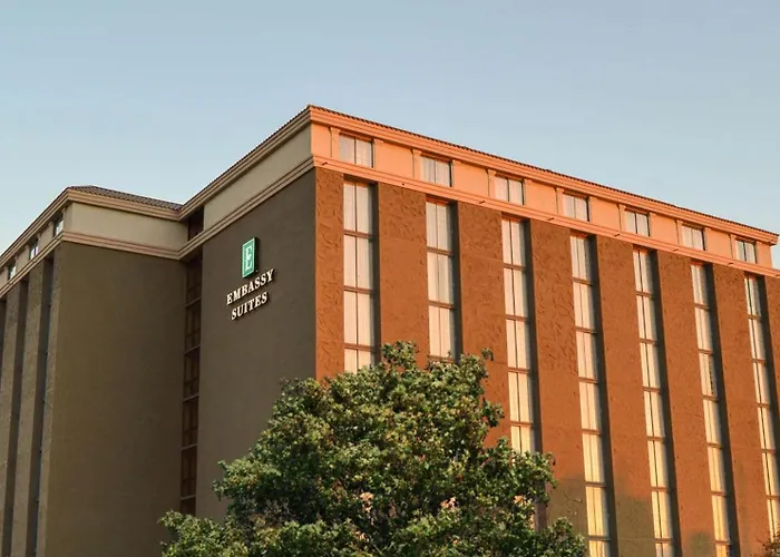 Hotel 3 estrelas: Embassy Suites By Hilton Austin Central