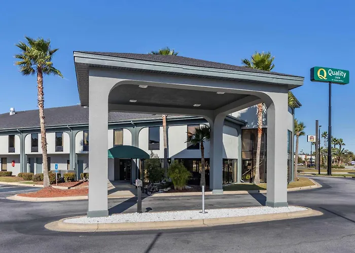 Hotel with pool: Quality Inn Brunswick