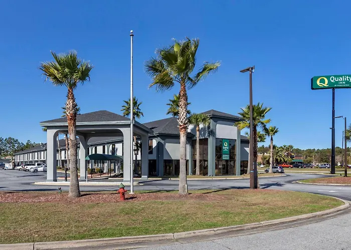 Hotel with pool: Quality Inn Brunswick