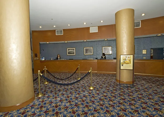 Hotel with pool: The Watson Hotel