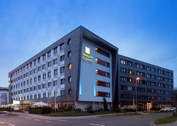 Holiday Inn Express Airport By Ihg