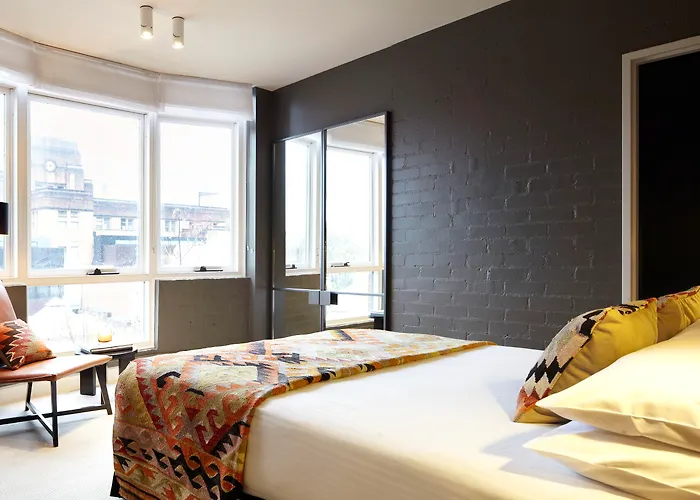 Hotel near College: Harbour Rocks By Ode Hotels