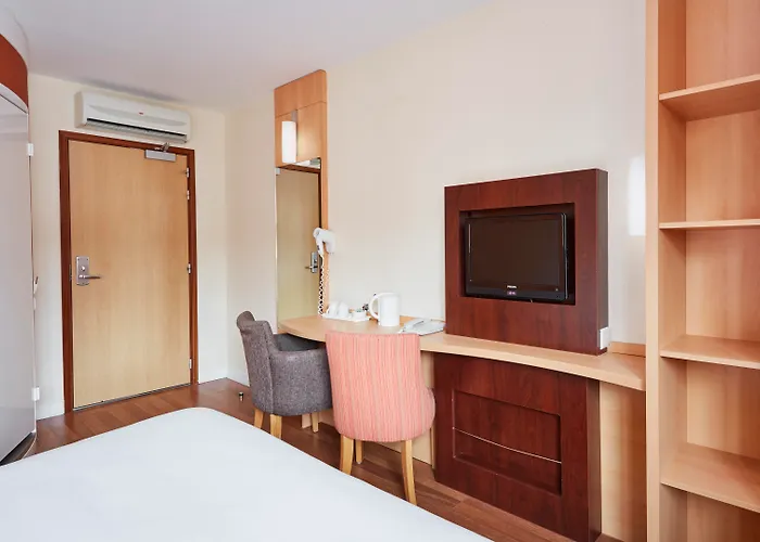 Hotel nahe College: Ibis Belfast City Centre
