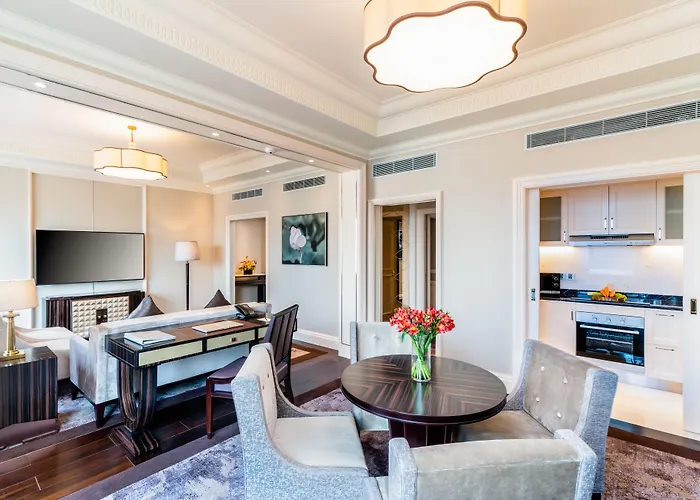 Hotel near College: Caravelle Saigon