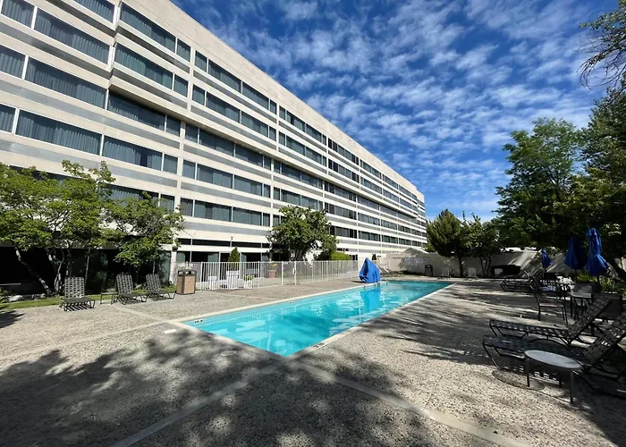 Holiday Inn Express Downtown By Ihg