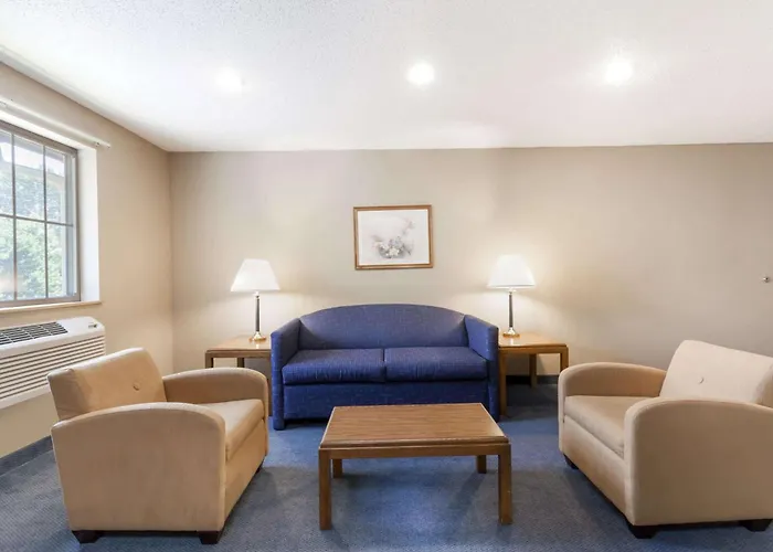 Super 8 By Wyndham East Stroudsburg - Poconos